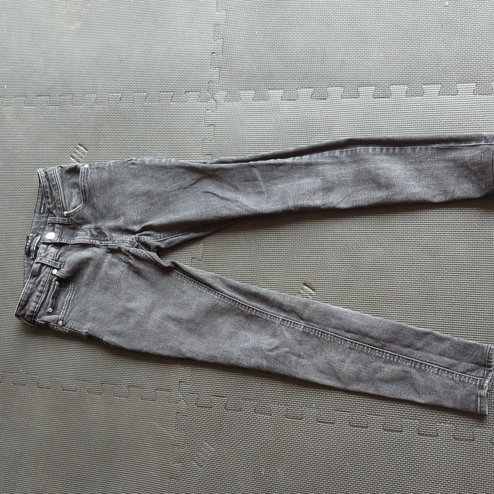 Pac sun distressed active stretch skinniest jeans. Size 28- 30 length.